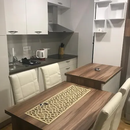 Tara Jagodina, Ima Free Parking U Garazi Jagodina