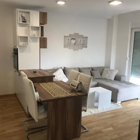 Tara Jagodina, Ima Free Parking U Garazi Apartamento Jagodina