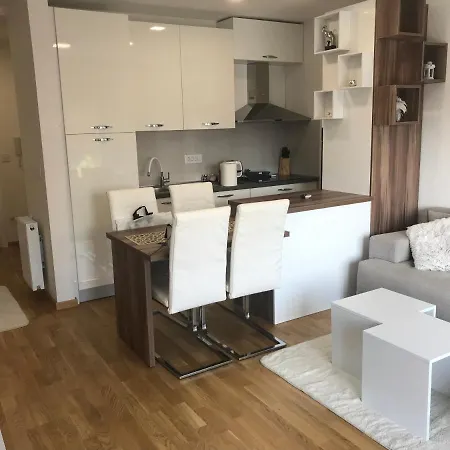 Tara Jagodina, Ima Privatni Parking U Garazi Apartman Jagodina