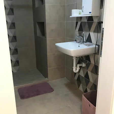 Tara Jagodina, Ima Free Parking U Garazi Apartamento Jagodina