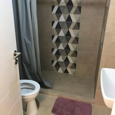 Tara Jagodina, Ima Free Parking U Garazi Apartamento