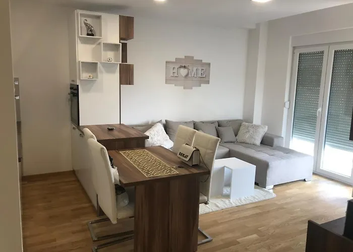 Tara Jagodina, Ima Free Parking U Garazi Διαμέρισμα Jagodina