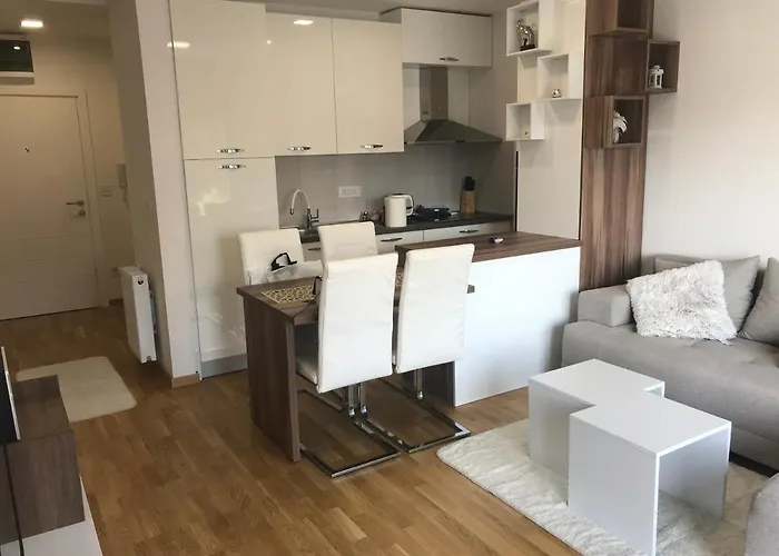 Tara Jagodina, Ima Free Parking U Garazi Διαμέρισμα Jagodina